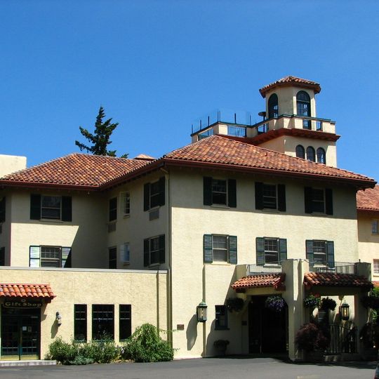Columbia Gorge Hotel