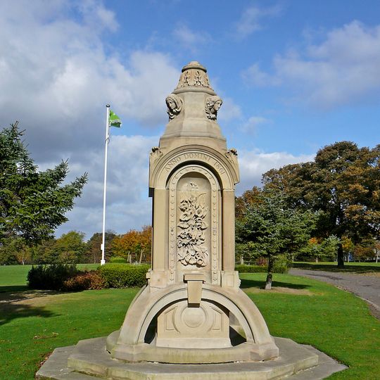 Beaumont Memorial Fountain To North Of Cliffe Road Lodge
