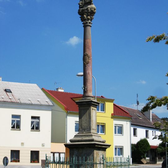 Sloup se sochou svatého Jana Nepomuckého