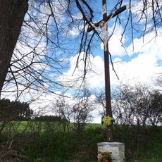 Kříž mezi Kalištěm a Lipím