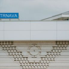 Reliéf fasády vlakovej stanice