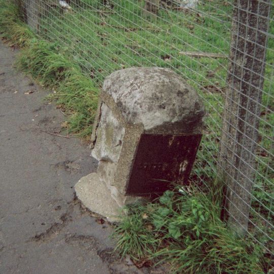 Milestone, London Road, opp. Woodward Terrace