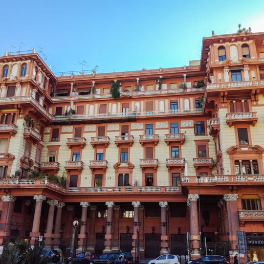 Palazzo in piazza Piedigrotta