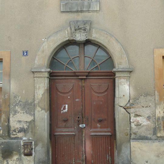 Haus Drei Eichen; Wohnhaus in geschlossener Bebauung, Eckhaus Fischmarktstraße 5