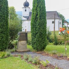 Pomník ve Vernířovicích naproti obecnímu úřadu
