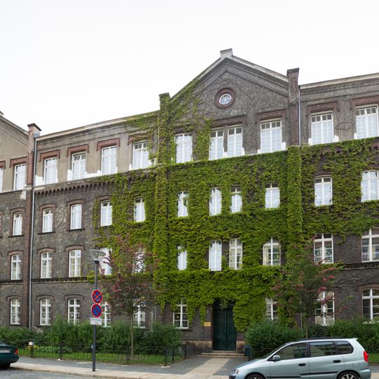 Schule, Turnhalle und Abortgebäude Schulstraße 3