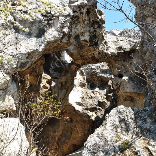 Strázsa-hegy Cave
