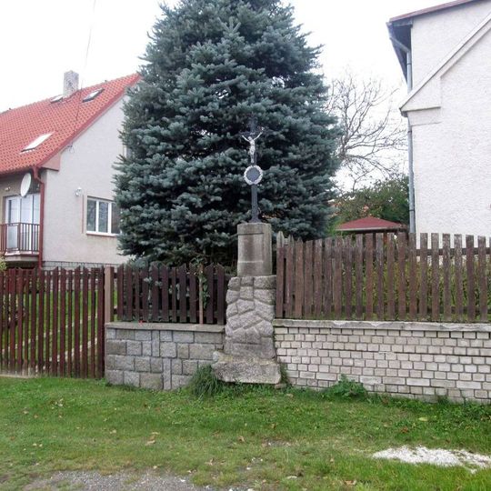 Kříž v Oselcích u silnice