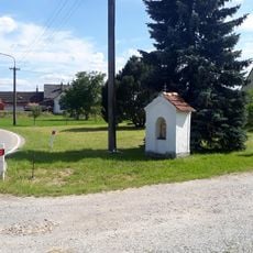 Kaplička v Bošilci u křižovatky