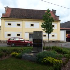 Pomník padlým v Českých Heřmanicích