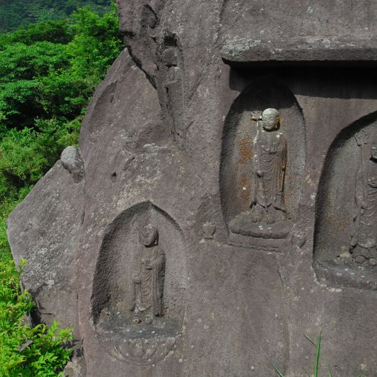 Moto-Hakone Stone Buddhas