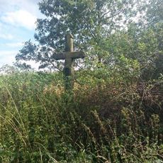Kříž jižně od Blanice u rozcestí
