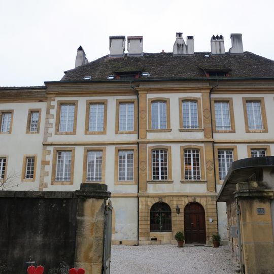 Maison Vaucher, ancienne maison Russillion