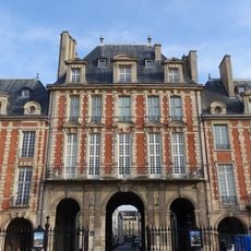 Pavillon de la reine de la place des Vosges