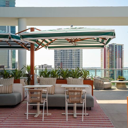 Vista Rooftop Bar and Lounge