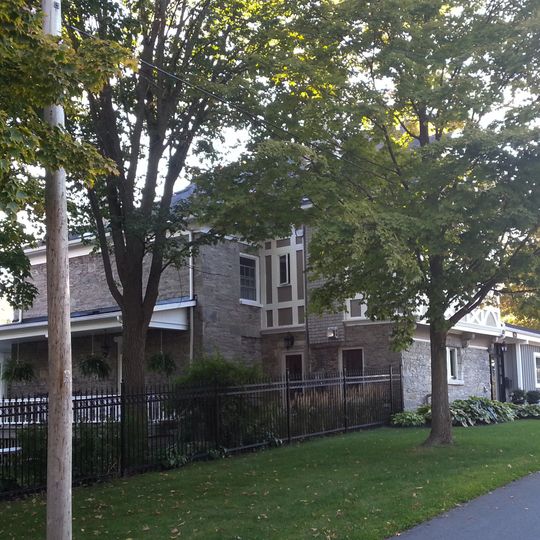 269 Edinburgh Street