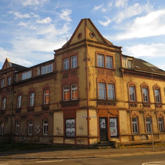 Doppelmietshaus in Ecklage, mit Vorgarten an der Freiligrathstraße Frankenberger Straße 266