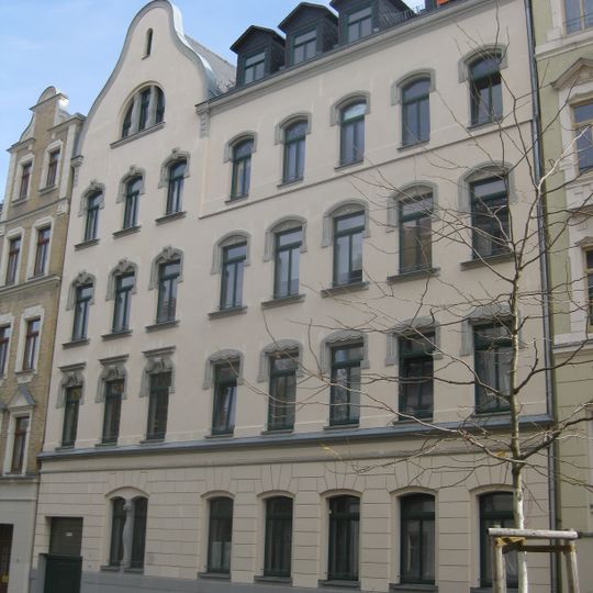 Mietshaus in geschlossener Bebauung Tschaikowskistraße 64