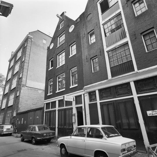 Pakhuis met puntgevel