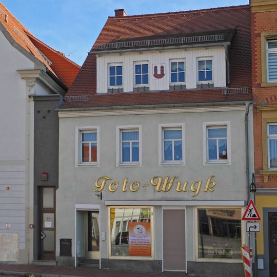 Wohnhaus in geschlossener Bebauung Markt 2