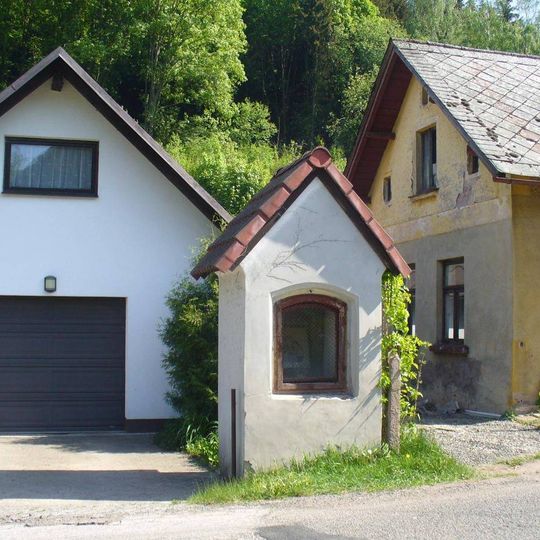 Kaplička v Ústí u Staré Paky