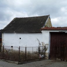 Granary and well at house No 15 (Soběslav)