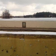 Pamětní deska na Vajgarském mostě v Jindřichově Hradci