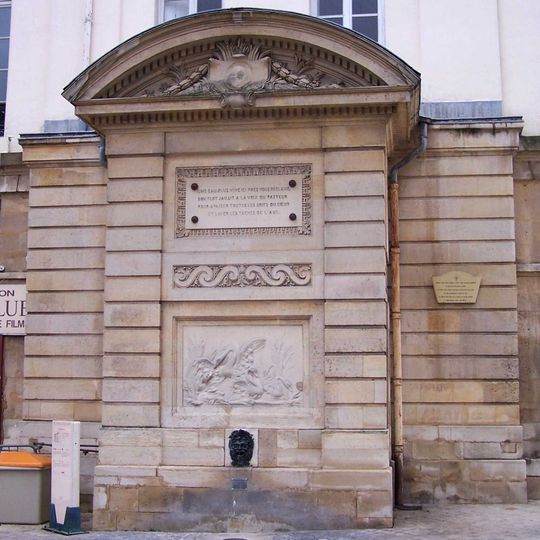 Fontaine de la place Saint-Louis