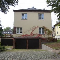 Wohnhaus mit Garten und Einfriedung Göbelstraße 1