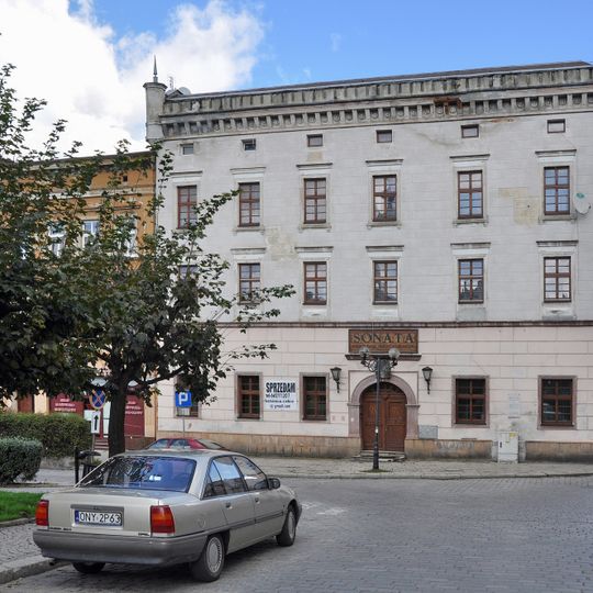 Kamienica, tzw. Dom Opatów Henrykowskich, ob. hotel