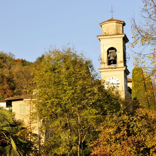 Chiesa parrocchiale dei Santi Biagio e Macario con casa parrocchiale