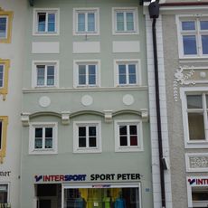 Wohn- und Geschäftshaus