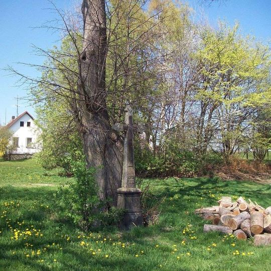 Kříž v Rodné u rozcestí