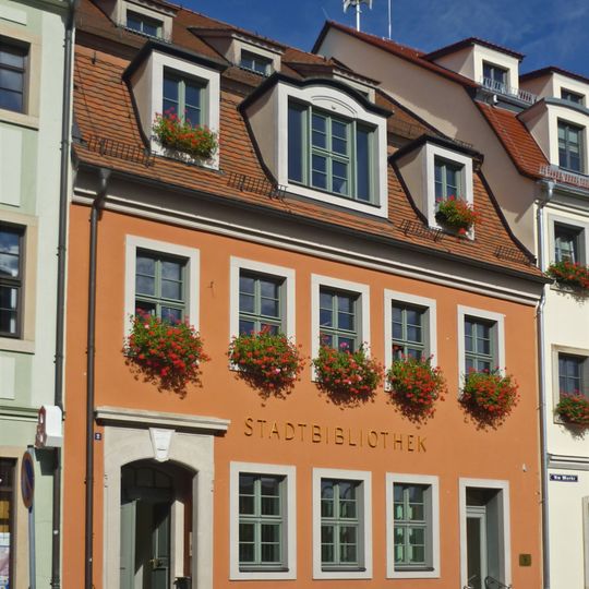 Wohnhaus in geschlossener Bebauung Hauptstraße 2