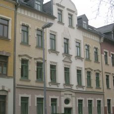 Mietshaus in geschlossener Bebauung mit Vorgarten Rudolf-Liebold-Straße 7