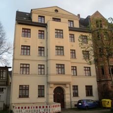 Mietshaus in halboffener Bebauung Dresdner Straße 64