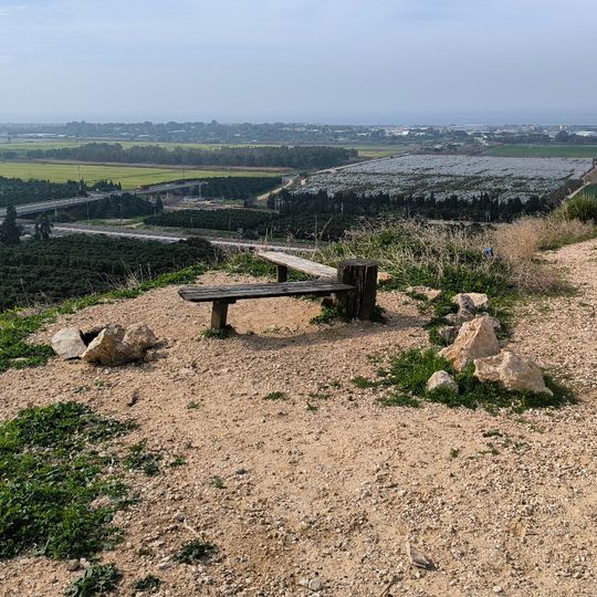 פינת חמד לנוח ולאכול עם נוף יפה לכיוון דרום