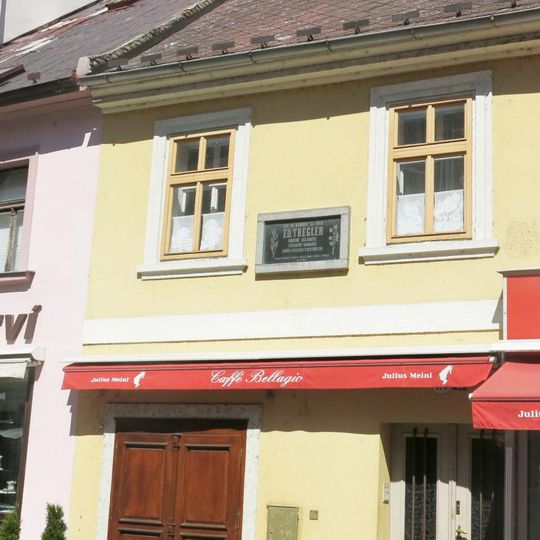 Pamětní deska Eduarda Treglera na domě Pražská 85 v Lounech