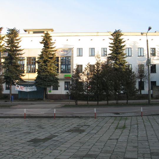 Budynek bankowo-mieszkalny