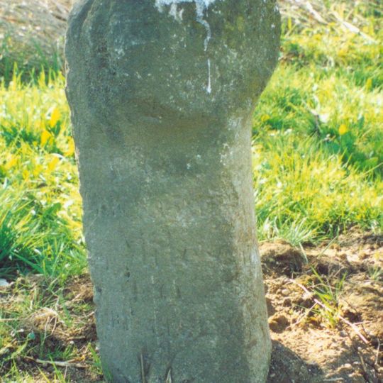 Milestone, S of crossroads at Broadleaze House at SU09479201