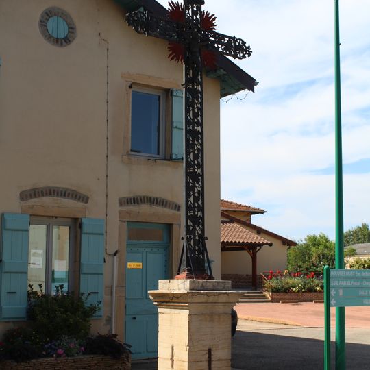 Croix de la bibliothèque de Biziat