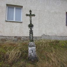 Kříž v jižní části Zmišovic u čp.18