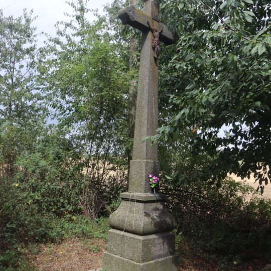 Kříž v poli severně od Hroznatína