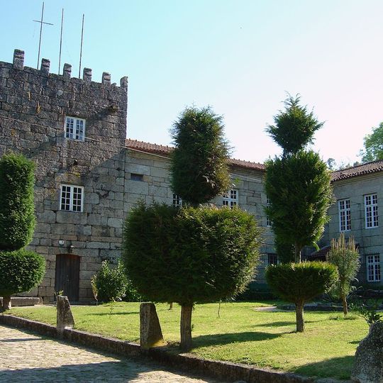 Torre de Novões, ou Nevões, incluindo o edifício anexo