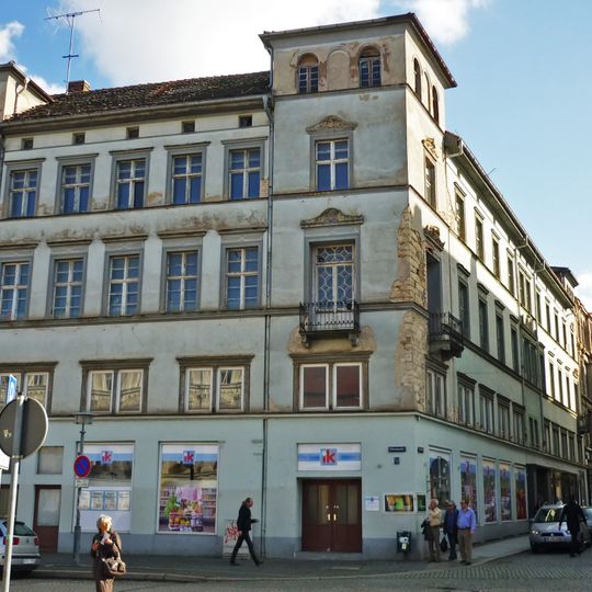 Wohnhaus in geschlossener Bebauung, Eckhaus Obermarkt 6