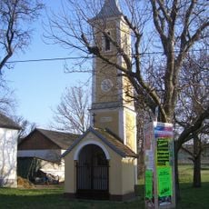Ortskapelle mit Glockenturm