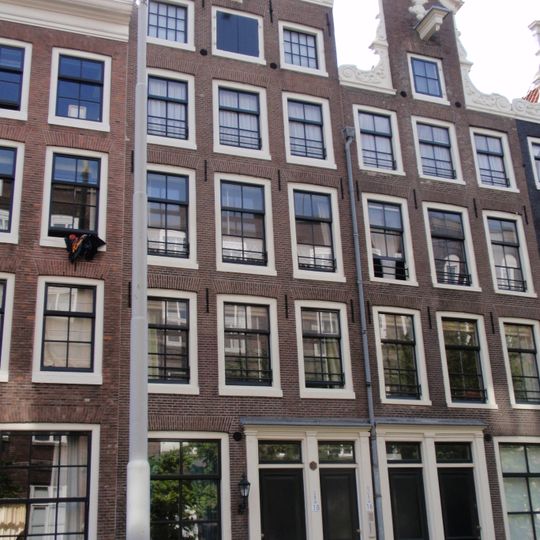 Huis met een verdieping verhoogd