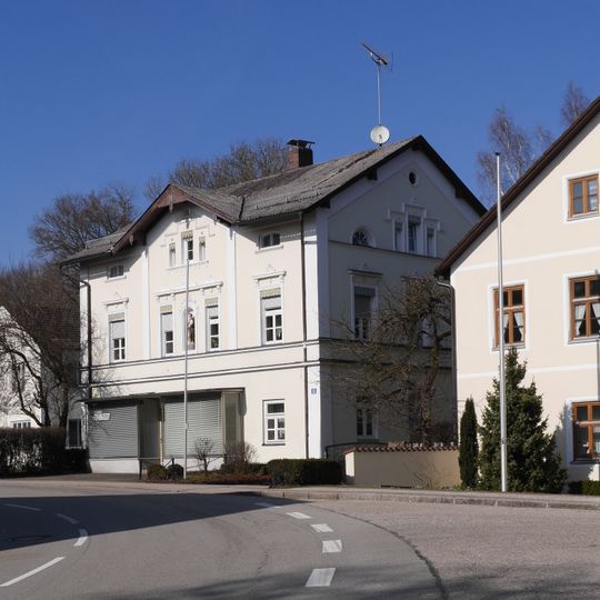 Wohn- und Geschäftshaus