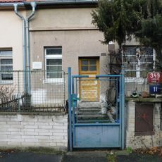 Pamětní deska Františka Nováka na domě Severozápadní IV 349/11 na Spořilově