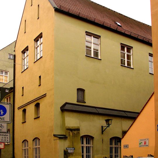 Ehemaliges städtisches Zeughaus zuvor städtischer Weinstadel